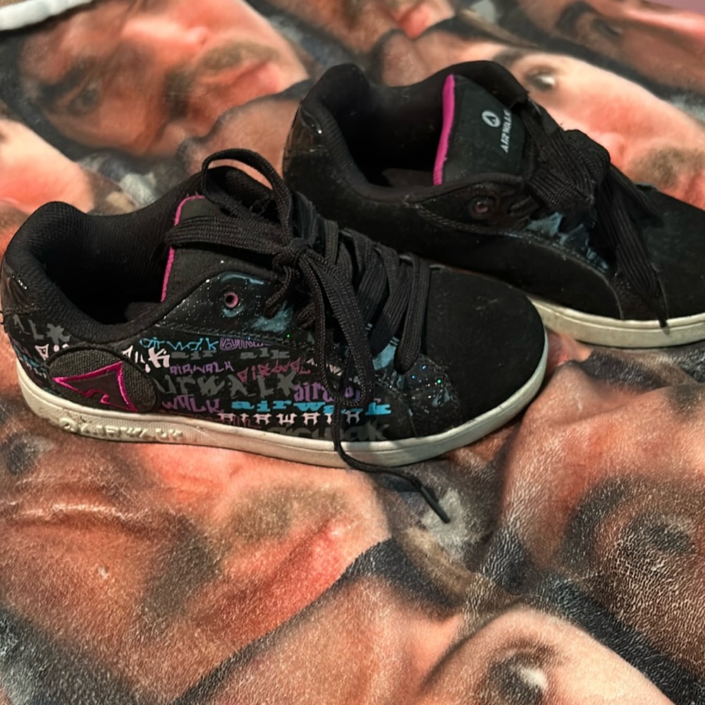 Black chunky Airwalk sneakers